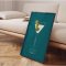 Colormatch indramninger - Dry Martini On Teal Background - Sannel Larson